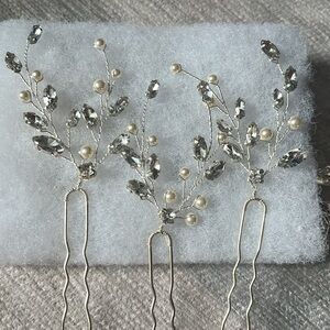 Elegant Silver and Pearl Hairpin
